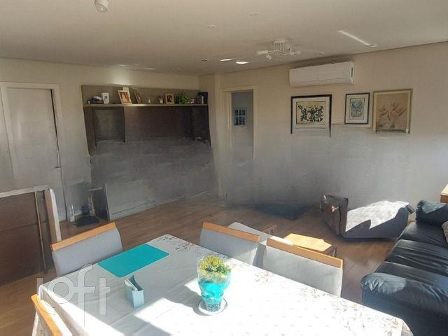 Apartamento com 97m², 3 dormitórios, 2 vagas, Petrópolis em Porto Alegre