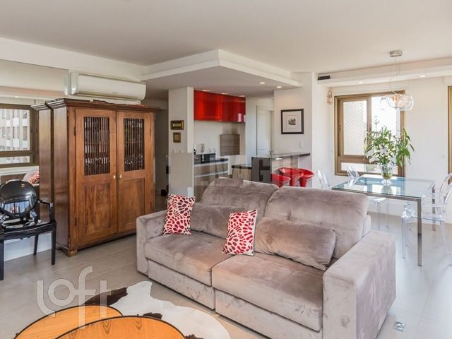 Apartamento com 109m², 3 dormitórios, 1 suíte, 2 vagas, Petrópolis em Porto Alegre