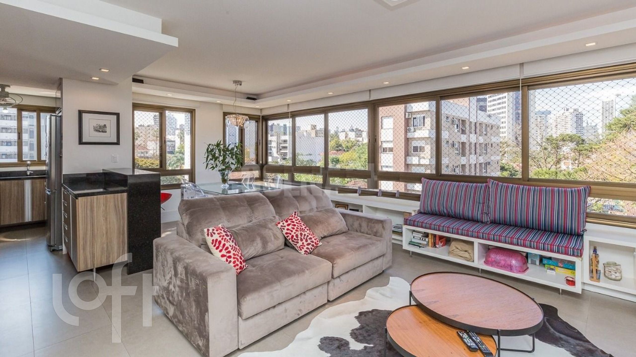 Apartamento com 109m², 3 dormitórios, 1 suíte, 2 vagas, Petrópolis em Porto Alegre