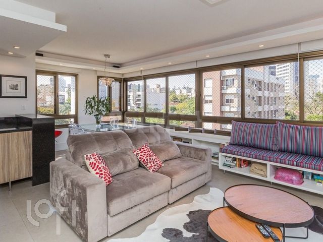 Apartamento com 109m², 3 dormitórios, 1 suíte, 2 vagas, Petrópolis em Porto Alegre