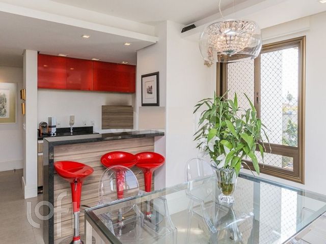 Apartamento com 109m², 3 dormitórios, 1 suíte, 2 vagas, Petrópolis em Porto Alegre