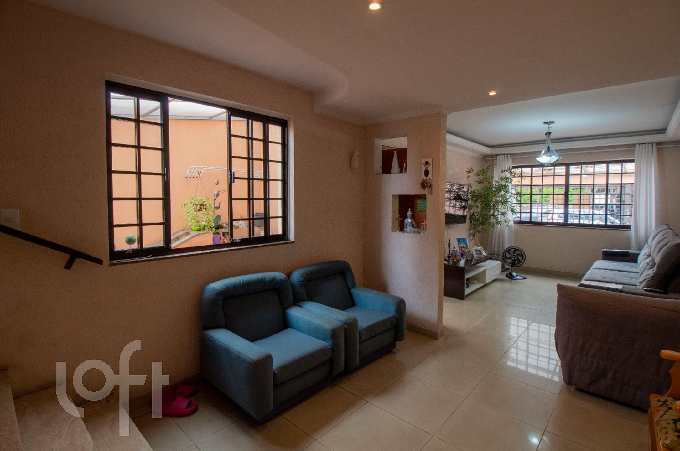 Casa à venda com 3 quartos, 238m² - Foto 1