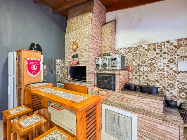 Casa com 391m², 7 dormitórios, 2 suítes, 5 vagas, Chácara das Pedras em Porto Alegre