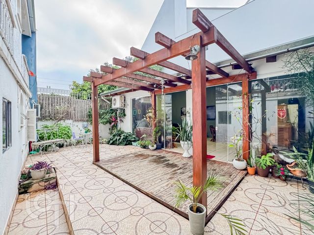 Casa com 391m², 7 dormitórios, 2 suítes, 5 vagas, Chácara das Pedras em Porto Alegre