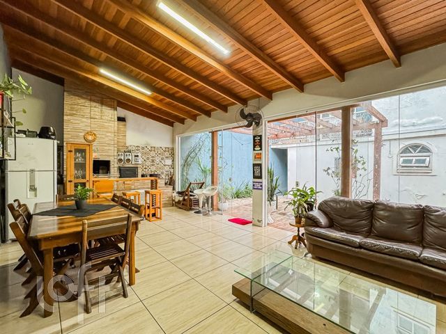 Casa com 391m², 7 dormitórios, 2 suítes, 5 vagas, Chácara das Pedras em Porto Alegre