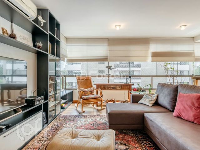 Apartamento com 101m², 3 dormitórios, 1 suíte, 2 vagas, Petrópolis em Porto Alegre