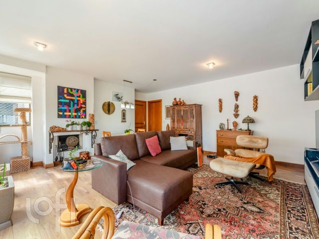 Apartamento com 101m², 3 dormitórios, 1 suíte, 2 vagas, Petrópolis em Porto Alegre