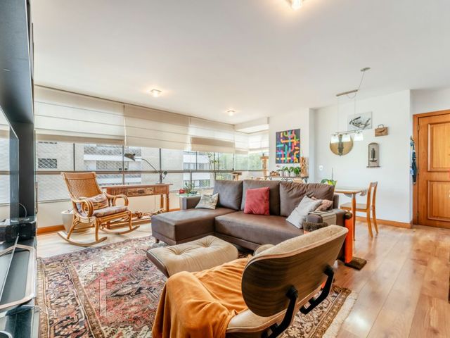 Apartamento com 101m², 3 dormitórios, 1 suíte, 2 vagas, Petrópolis em Porto Alegre