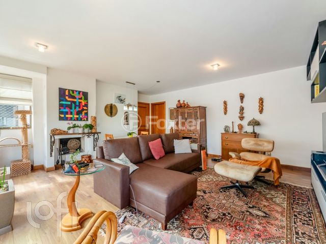 Apartamento com 101m², 3 dormitórios, 1 suíte, 2 vagas, Petrópolis em Porto Alegre