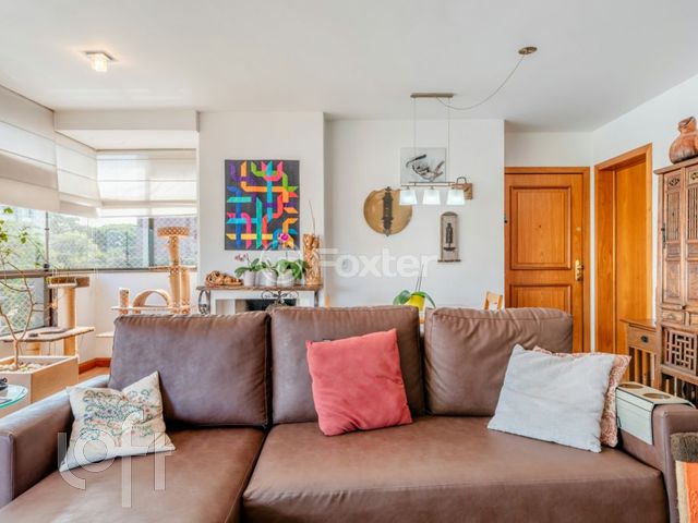 Apartamento com 101m², 3 dormitórios, 1 suíte, 2 vagas, Petrópolis em Porto Alegre