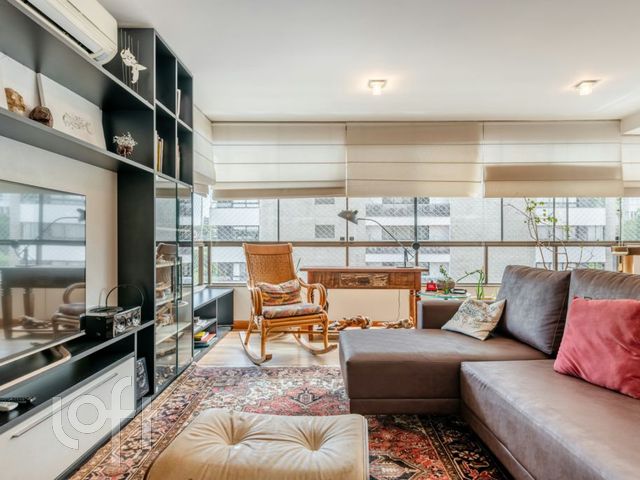 Apartamento com 101m², 3 dormitórios, 1 suíte, 2 vagas, Petrópolis em Porto Alegre