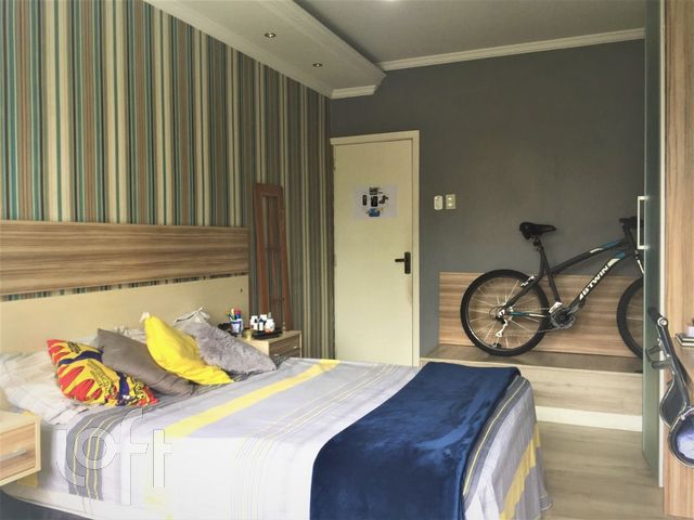 Apartamento com 136m², 3 dormitórios, 1 suíte, Santa Cecília em Porto Alegre