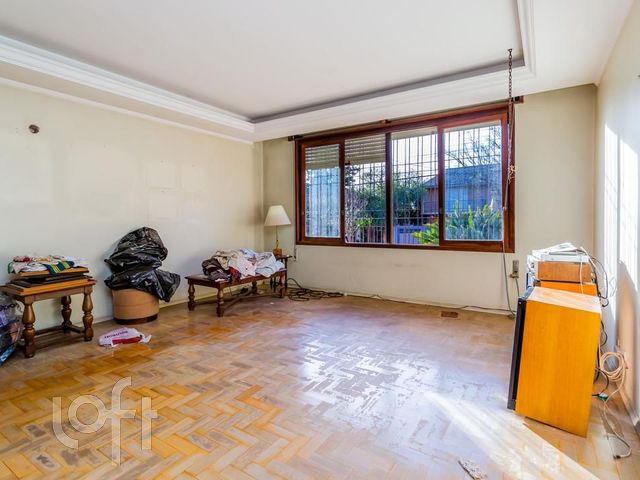 Casa com 181m², 3 dormitórios, 1 suíte, 3 vagas, Chácara das Pedras em Porto Alegre
