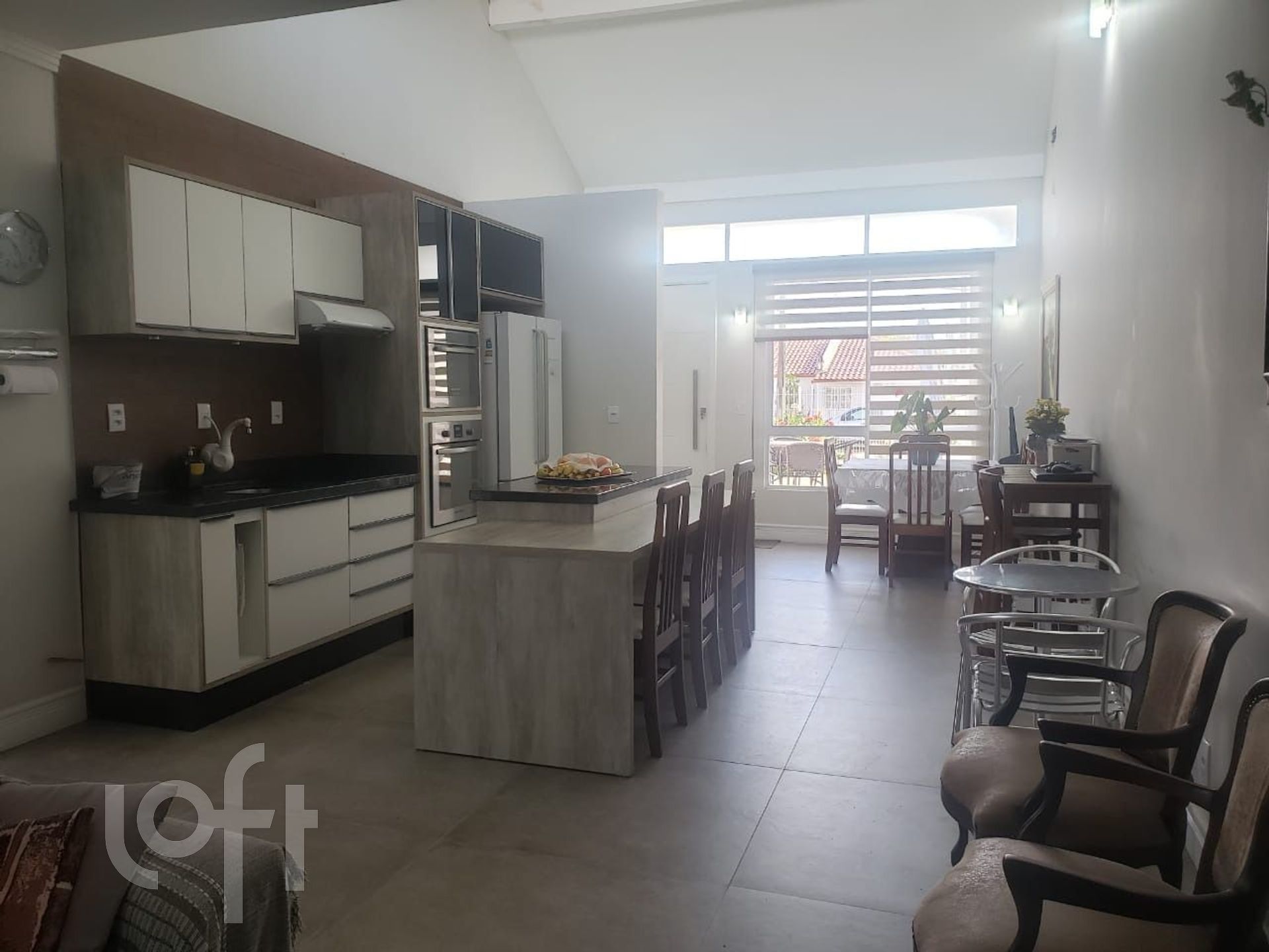 Casa Residencial com 280m², 5 quartos, 5 suítes, 5 garagens, no bairro Daniela em Florianópolis