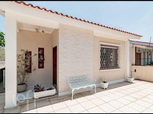 Casa com 173m², 3 dormitórios, 2 suítes, 3 vagas, Vila Ipiranga em Porto Alegre