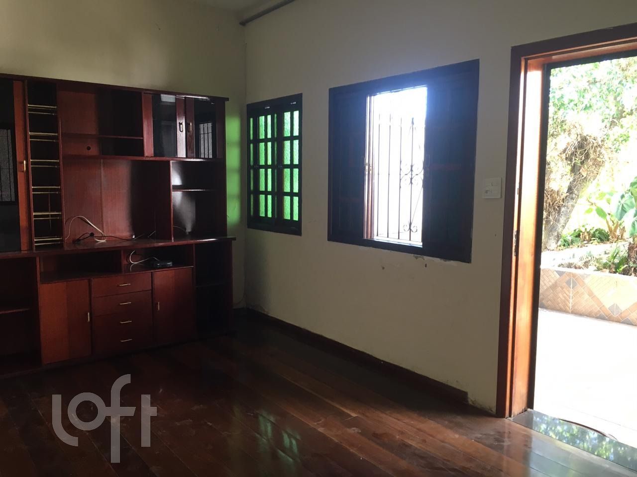 Casa à venda com 4 quartos, 135m² - Foto 1