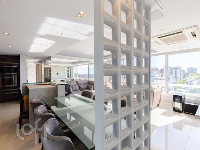 Apartamento com 128m², 2 dormitórios, 2 suítes, 2 vagas, Moinhos de Vento em Porto Alegre