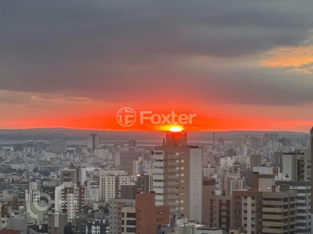 Apartamento com 126m², 3 dormitórios, 3 suítes, 2 vagas, Petrópolis em Porto Alegre