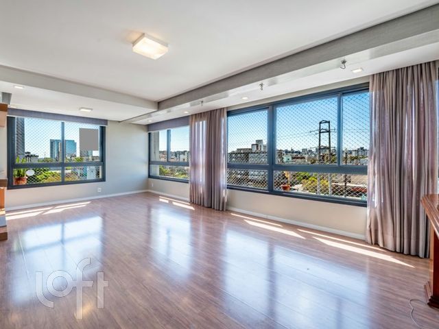 Apartamento com 104m², 3 dormitórios, 1 suíte, 2 vagas, Menino Deus em Porto Alegre