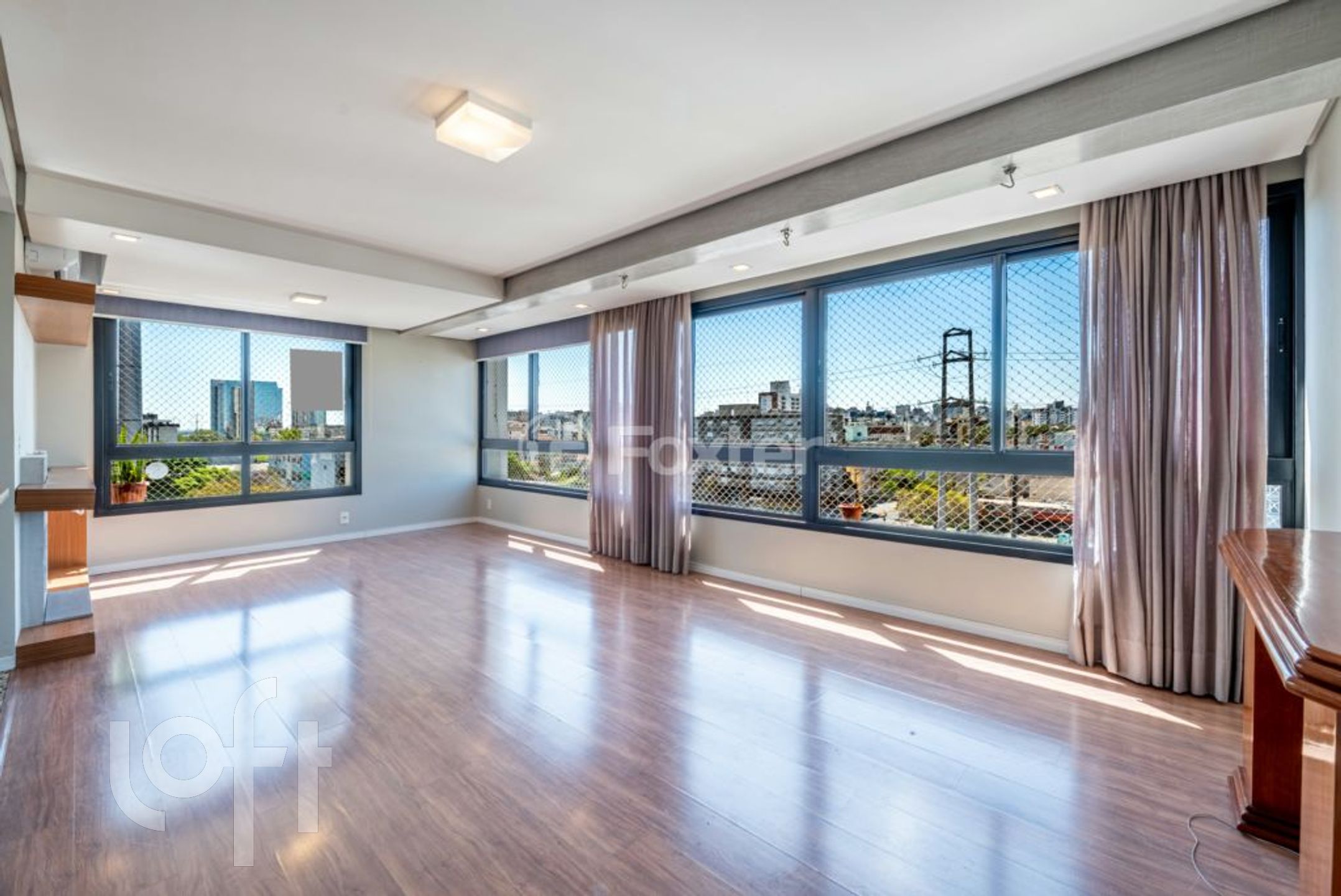 Apartamento com 104m², 3 dormitórios, 1 suíte, 2 vagas, Menino Deus em Porto Alegre
