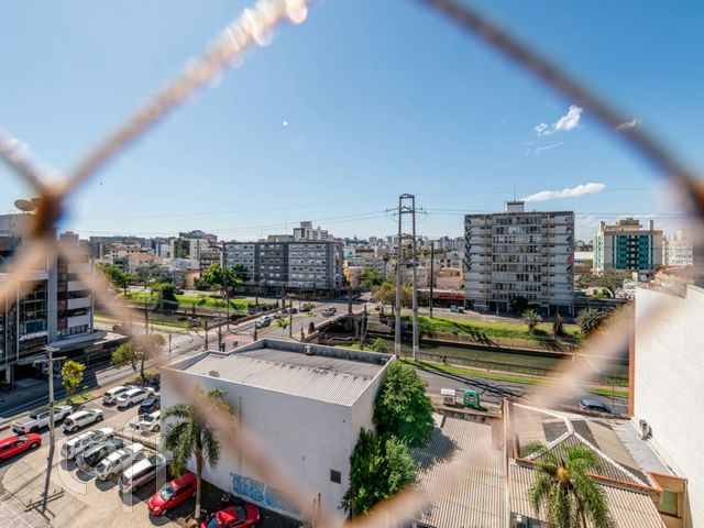 Apartamento com 104m², 3 dormitórios, 1 suíte, 2 vagas, Menino Deus em Porto Alegre