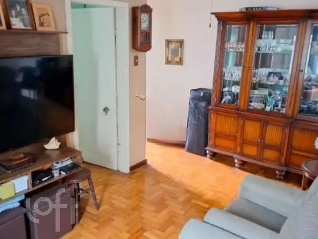 Casa com 90m², 2 dormitórios, 5 vagas, Santana em Porto Alegre