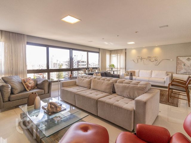 Apartamento com 162m², 3 dormitórios, 3 suítes, 3 vagas, Petrópolis em Porto Alegre