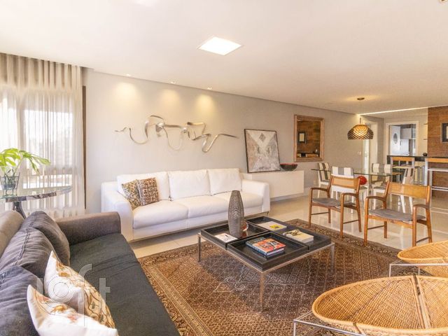 Apartamento com 162m², 3 dormitórios, 3 suítes, 3 vagas, Petrópolis em Porto Alegre