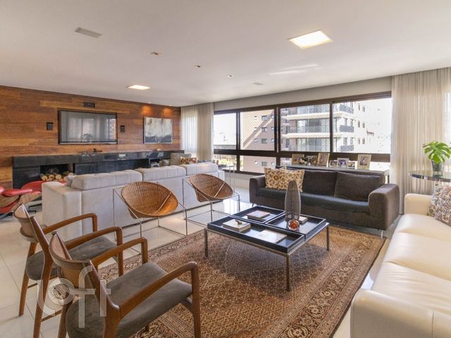 Apartamento com 162m², 3 dormitórios, 3 suítes, 3 vagas, Petrópolis em Porto Alegre