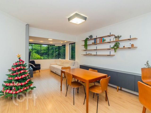 Apartamento com 99m², 3 dormitórios, 1 suíte, 2 vagas, Vila Ipiranga em Porto Alegre