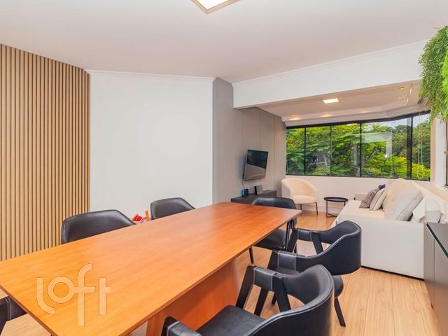 Apartamento com 99m², 3 dormitórios, 1 suíte, 2 vagas, Vila Ipiranga em Porto Alegre