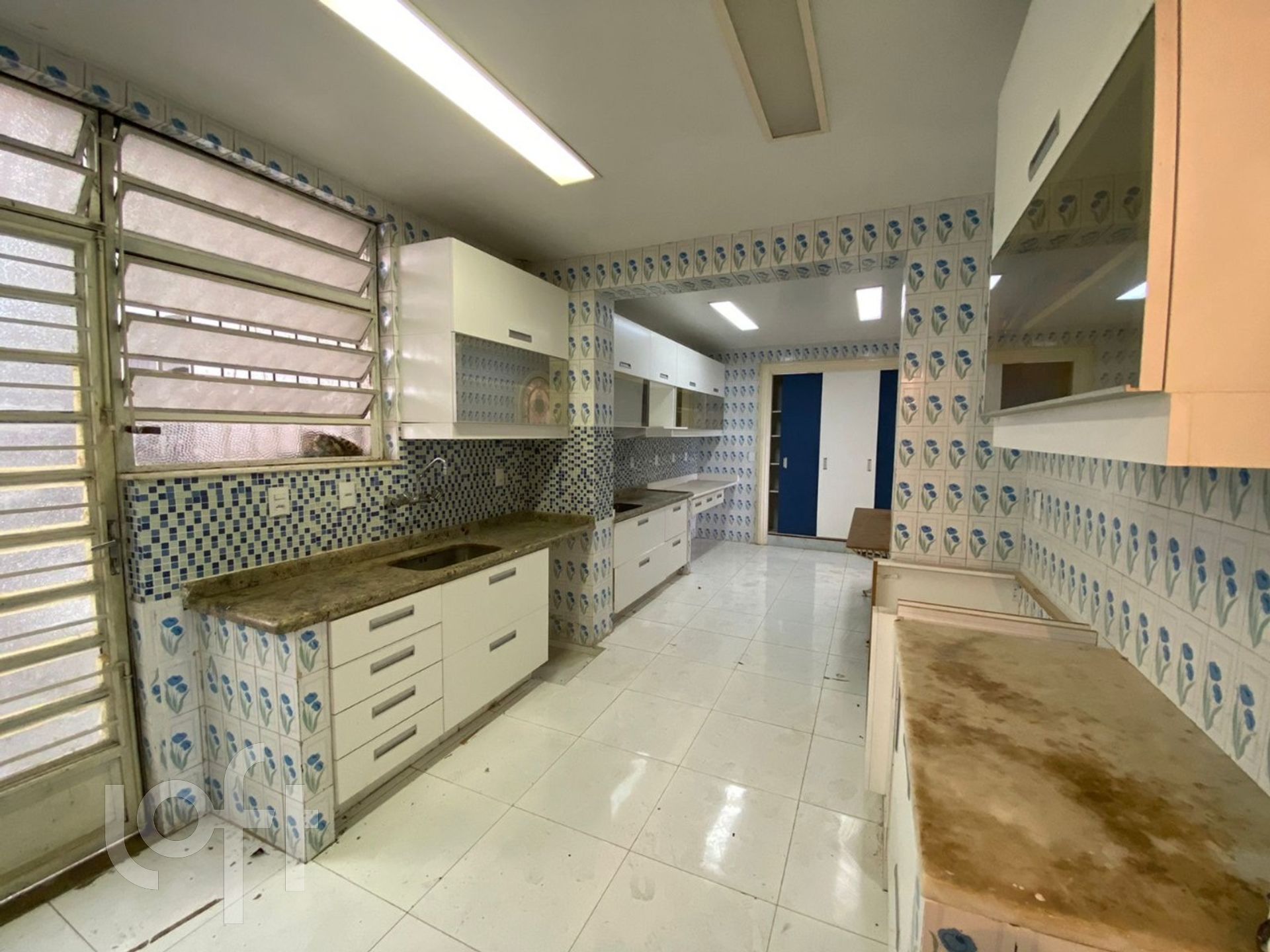 Casa à venda com 4 quartos, 300m² - Foto 9