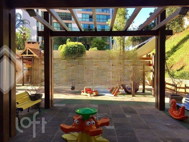 Apartamento com 106m², 3 dormitórios, 1 suíte, 2 vagas, Higienópolis em Porto Alegre