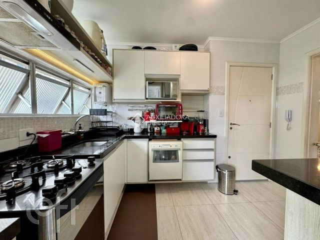 Apartamento com 101m², 3 dormitórios, 2 vagas, Petrópolis em Porto Alegre