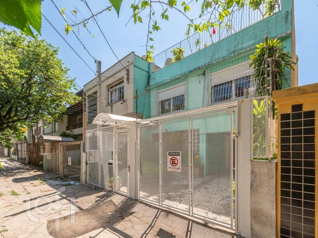 Casa com 257m², 3 dormitórios, 2 suítes, 3 vagas, Rio Branco em Porto Alegre