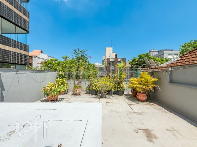 Casa com 257m², 3 dormitórios, 2 suítes, 3 vagas, Rio Branco em Porto Alegre