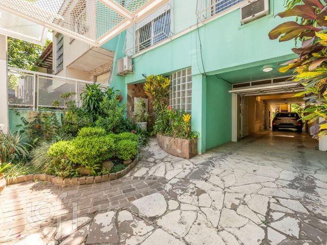 Casa com 257m², 3 dormitórios, 2 suítes, 3 vagas, Rio Branco em Porto Alegre