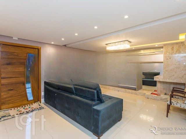 Casa com 456m², 3 dormitórios, 1 suíte, 5 vagas, Santana em Porto Alegre