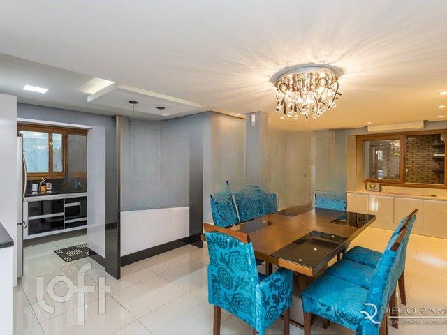 Casa com 456m², 3 dormitórios, 1 suíte, 5 vagas, Santana em Porto Alegre