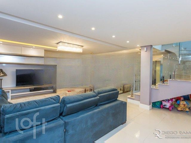 Casa com 456m², 3 dormitórios, 1 suíte, 5 vagas, Santana em Porto Alegre