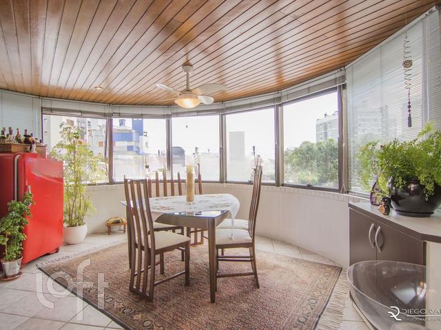 Apartamento com 106m², 3 dormitórios, 1 suíte, 1 vaga, Rio Branco em Porto Alegre