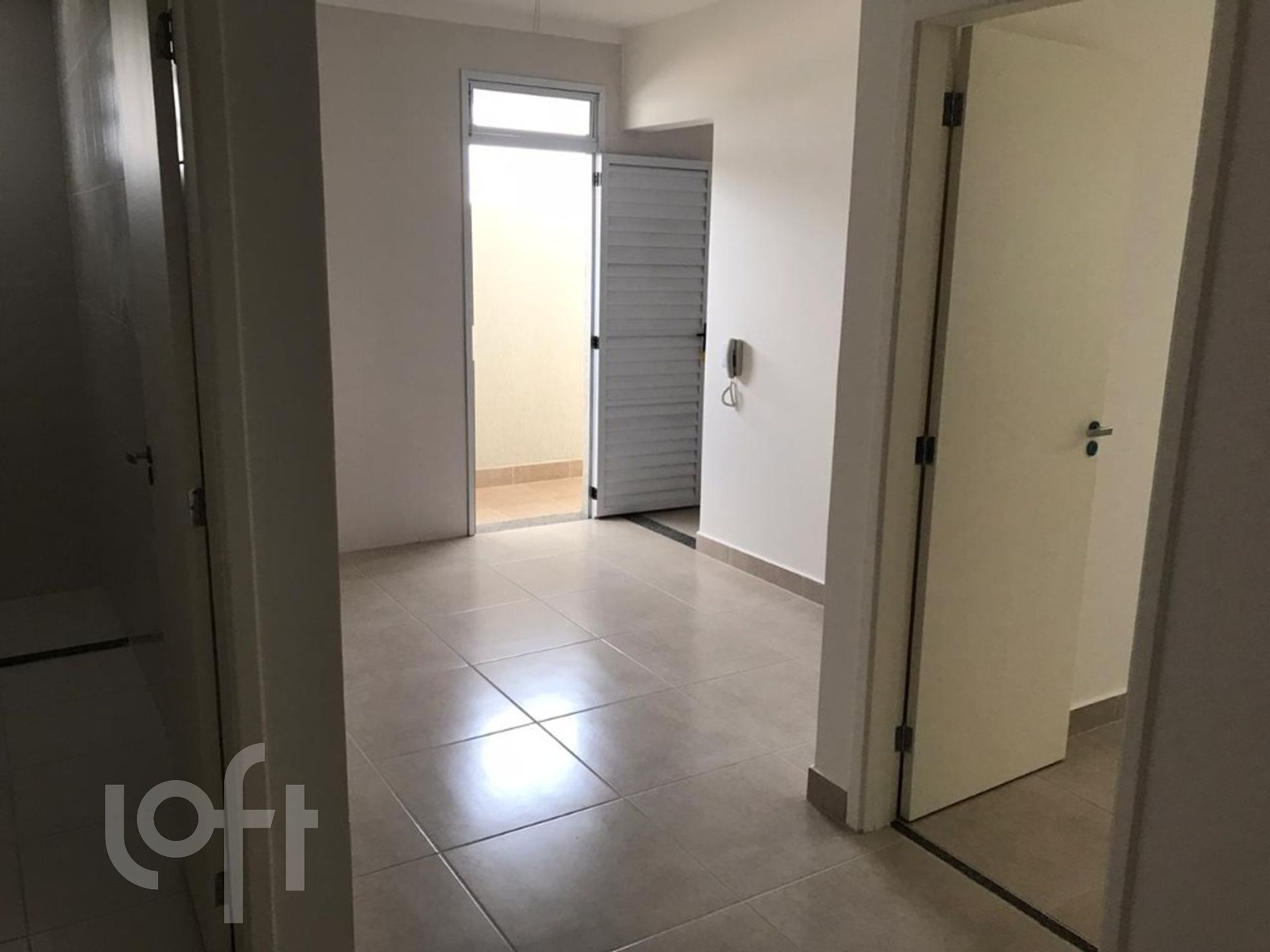 Apartamento à venda com 1 quarto, 37m² - Foto 2