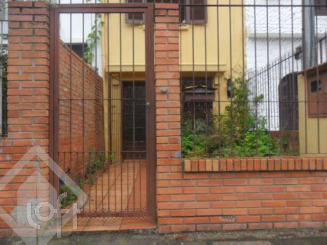 Casa com 140m², 3 dormitórios, 1 vaga, Santana em Porto Alegre