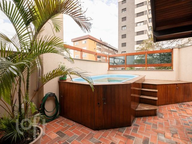 Apartamento com 142m², 3 dormitórios, 2 vagas, Petrópolis em Porto Alegre