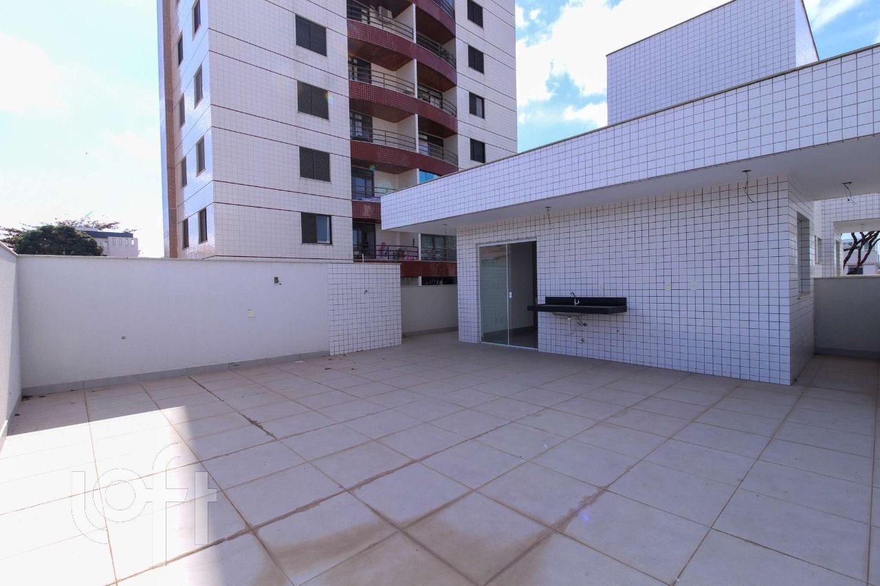 Apartamento à venda com 3 quartos, 180m² - Foto 2