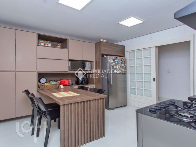 Apartamento com 99m², 3 dormitórios, Petrópolis em Porto Alegre