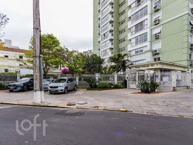 Apartamento com 95m², 3 dormitórios, 1 suíte, 1 vaga, Petrópolis em Porto Alegre