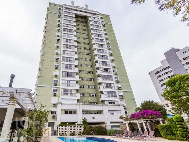 Apartamento com 95m², 3 dormitórios, 1 suíte, 1 vaga, Petrópolis em Porto Alegre