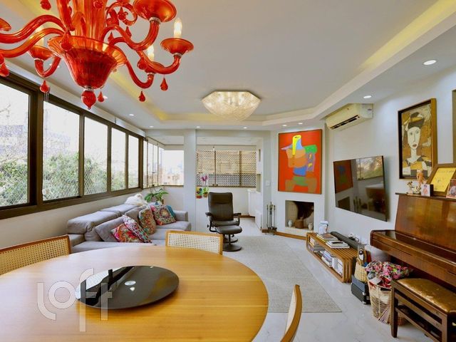 Apartamento com 103m², 3 dormitórios, 1 suíte, 2 vagas, Petrópolis em Porto Alegre