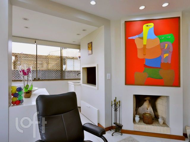 Apartamento com 103m², 3 dormitórios, 1 suíte, 2 vagas, Petrópolis em Porto Alegre